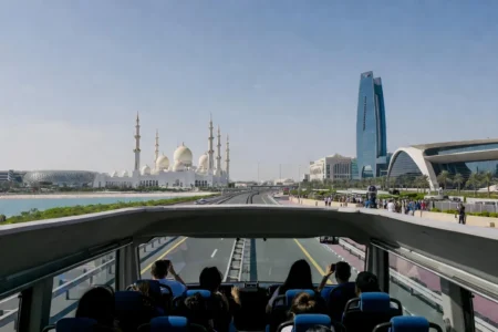 Abu Dhabi tour from Dubai showing Sheikh Zayed Mosque, Louvre Abu Dhabi, and Emirates Palace on a full-day sightseeing trip